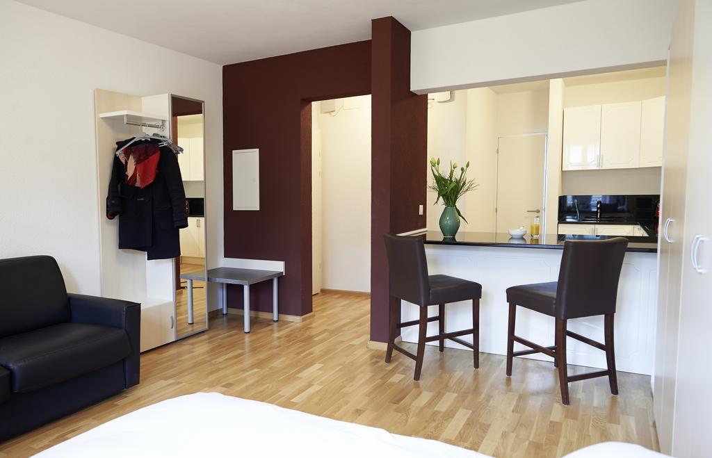 Residence Apartments By Hotel Du Commerce Basilea Camera foto
